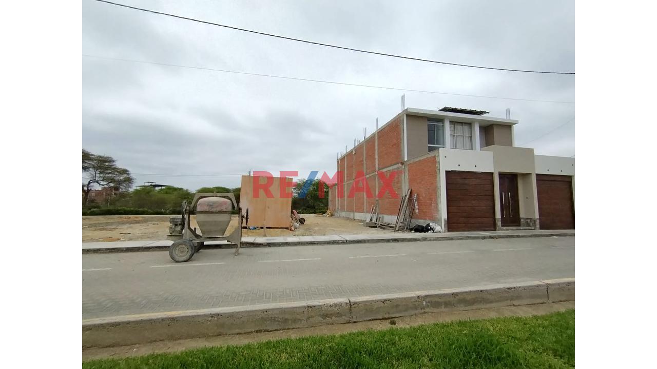 Se Vende Terreno En Urb Residencial Acacias De Miraflores - Castilla