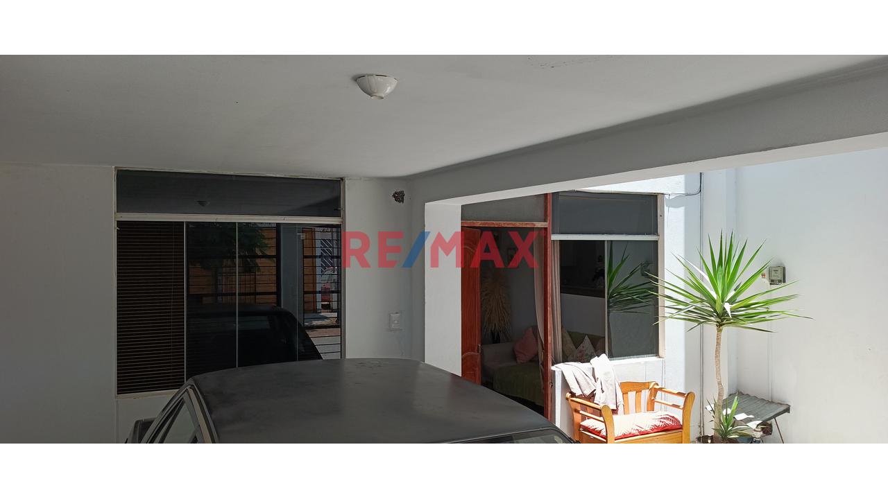 Venta De Departamento Con Cochera En 1Er Piso