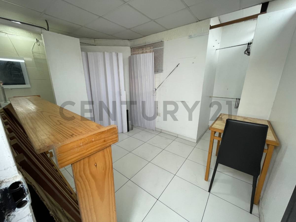 VENDO LINDO FLAT EN CUARTO PISO EN LOS OLIVOS