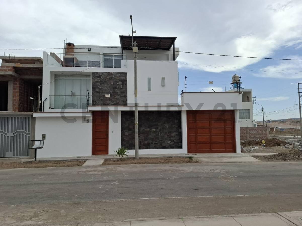 HERMOSA CASA EN VENTA EN RESIDENCIAL LAS VIÑAS DE POCOLLAY- TACNA