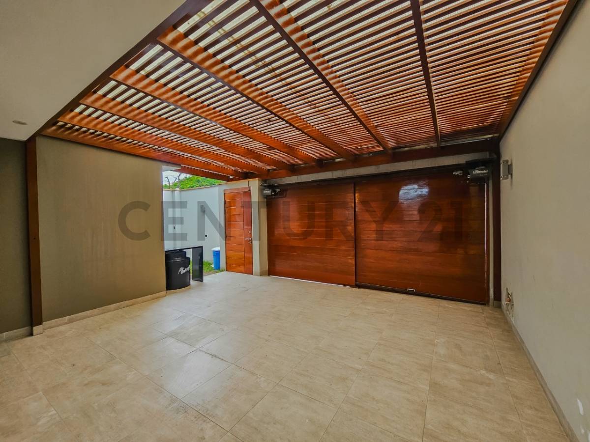 SE VENDE CASA EN URBANIZACION LA ALBORADA