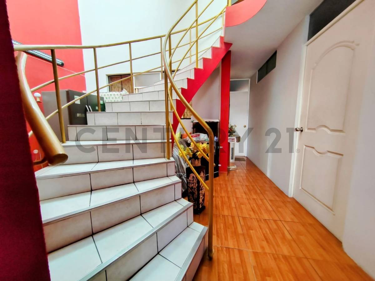 SE VENDE CASA EN URBANIZACION GLORIA (CLUB DE ABOGADOS)