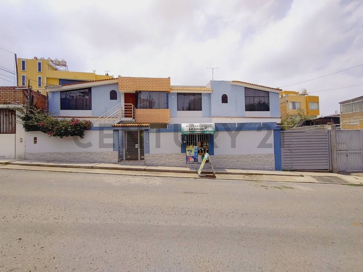 VENTA AMPLIA CASA 2 PISOS 370 m2 TERRENO ACEQUIA ALTA - CAYMA