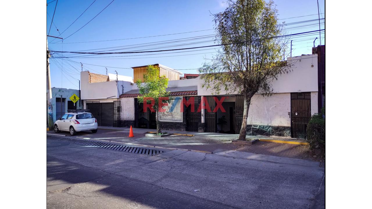 Casa Comercial Calle Colon - Jose Luis Bustamante Y Rivero