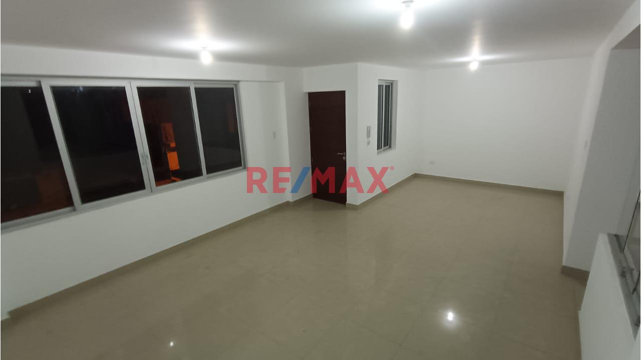 Departamento En Alquiler 100 M2 , 3Er Piso, Urb. Bellamar